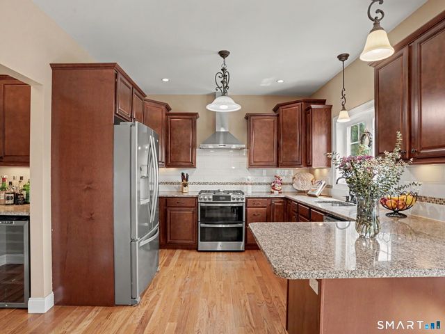 42 Ridgewood Terrace, North Haven, CT 06473