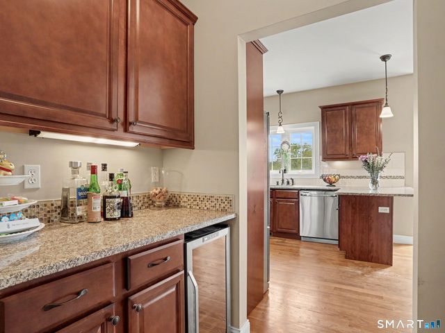 42 Ridgewood Terrace, North Haven, CT 06473
