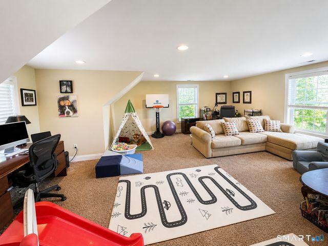 42 Ridgewood Terrace, North Haven, CT 06473