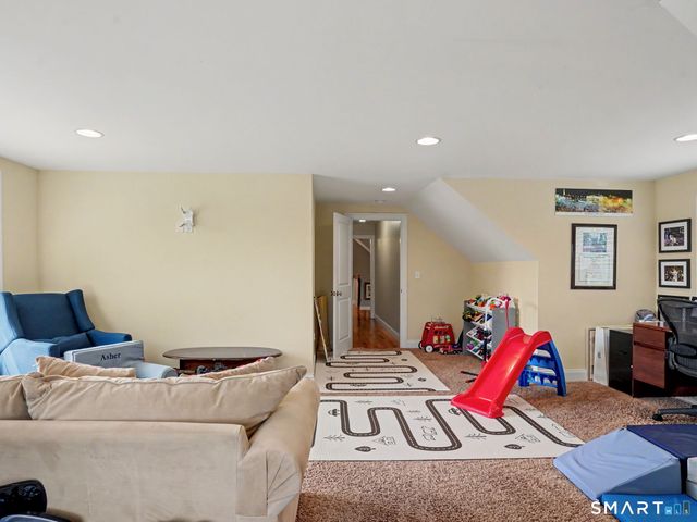 42 Ridgewood Terrace, North Haven, CT 06473
