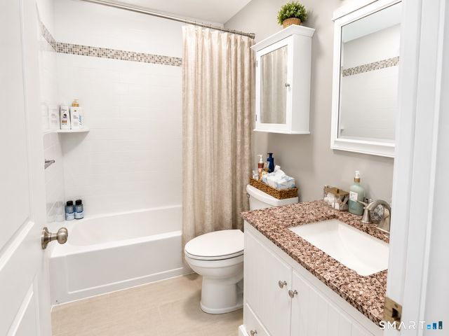 42 Ridgewood Terrace, North Haven, CT 06473