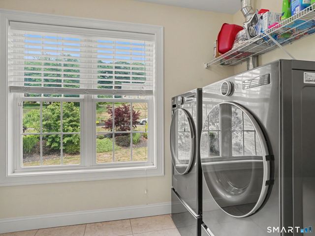 42 Ridgewood Terrace, North Haven, CT 06473