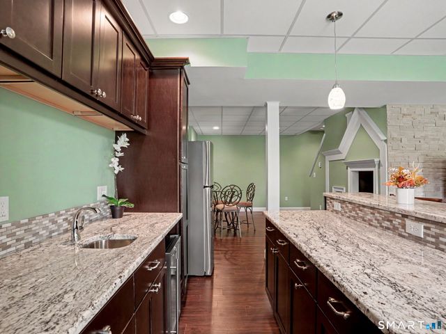 42 Ridgewood Terrace, North Haven, CT 06473