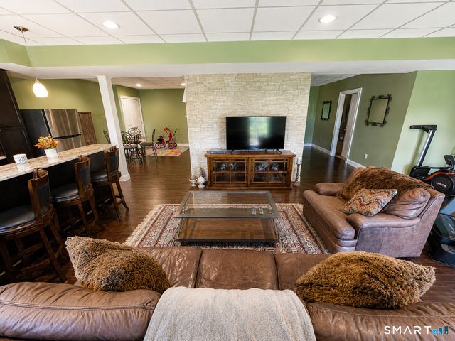 42 Ridgewood Terrace, North Haven, CT 06473