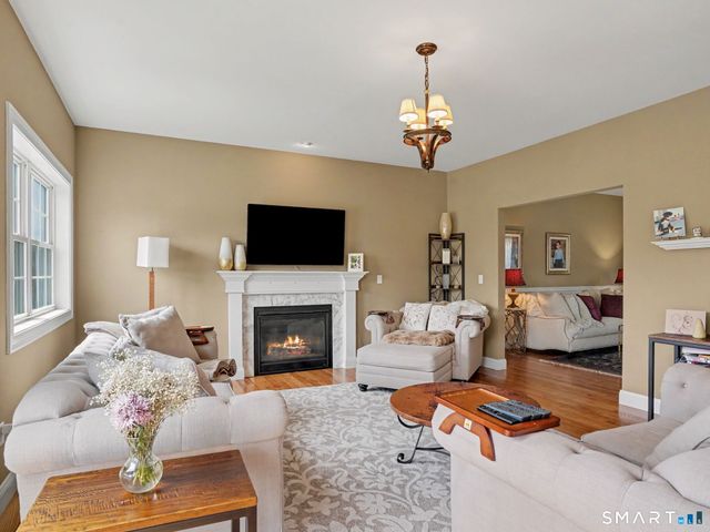 42 Ridgewood Terrace, North Haven, CT 06473