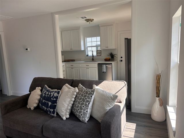 211 Kerby Street, Arlington, TX 76013