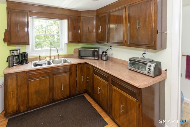 32 Cedar Lane, Montville, CT 06382