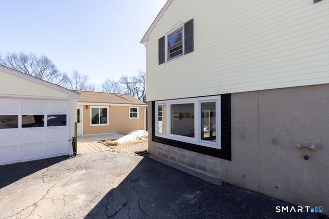 32 Cedar Lane, Montville, CT 06382