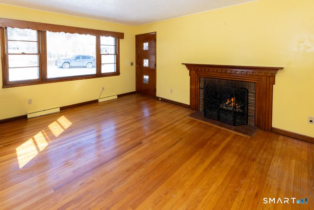 32 Cedar Lane, Montville, CT 06382
