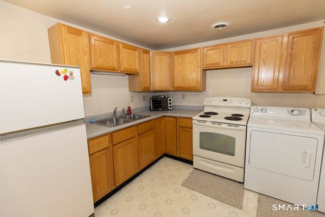 32 Cedar Lane, Montville, CT 06382