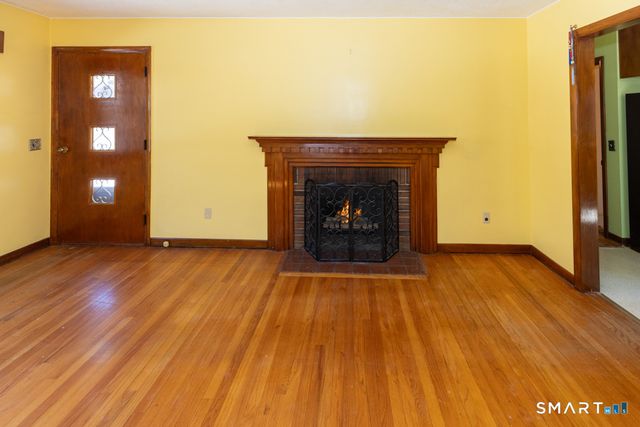 32 Cedar Lane, Montville, CT 06382