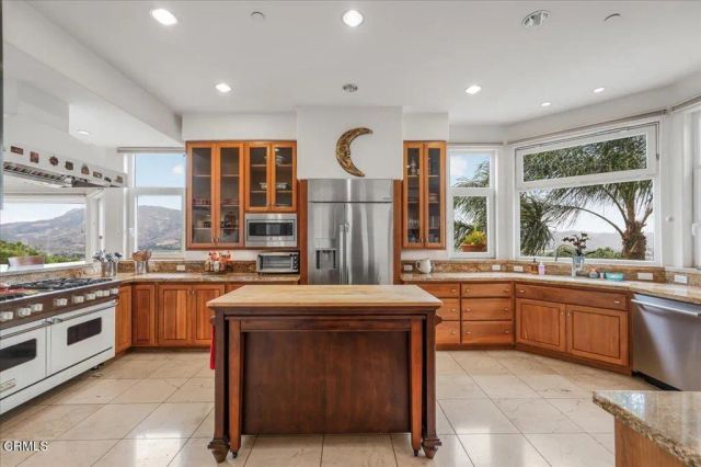 579 Glade Drive, Santa Paula, CA 93060