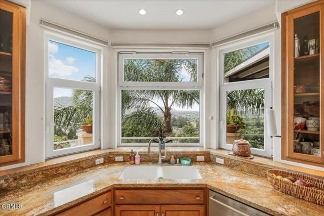 579 Glade Drive, Santa Paula, CA 93060