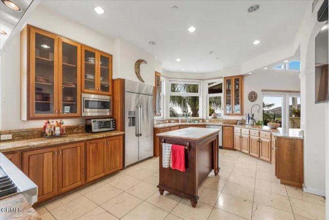 579 Glade Drive, Santa Paula, CA 93060