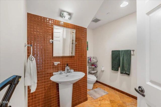 579 Glade Drive, Santa Paula, CA 93060