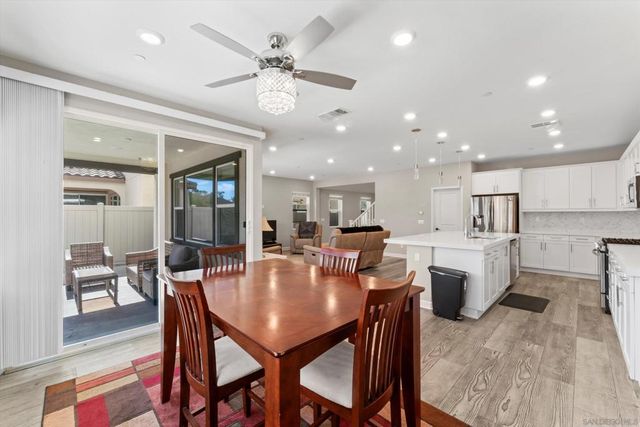 675 Grant Ct, Vista, CA 92083