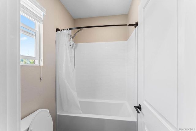 675 Grant Ct, Vista, CA 92083