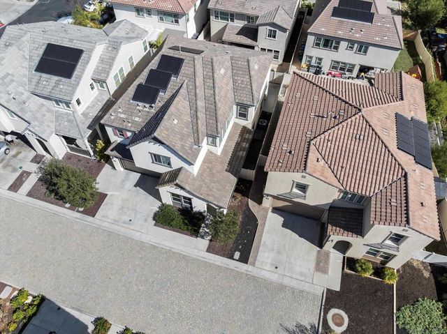 675 Grant Ct, Vista, CA 92083