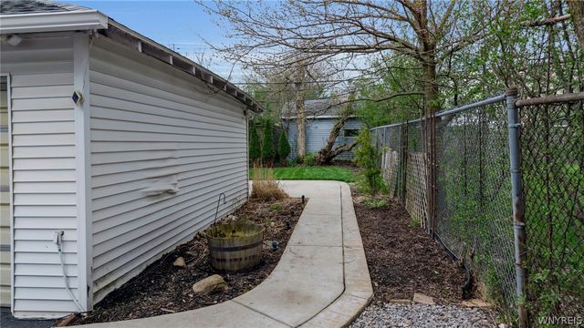 102 Saranac Avenue, Buffalo, NY 14216