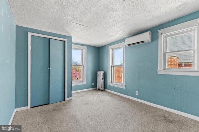 18 S CHARLES ST, Dallastown, PA 17313
