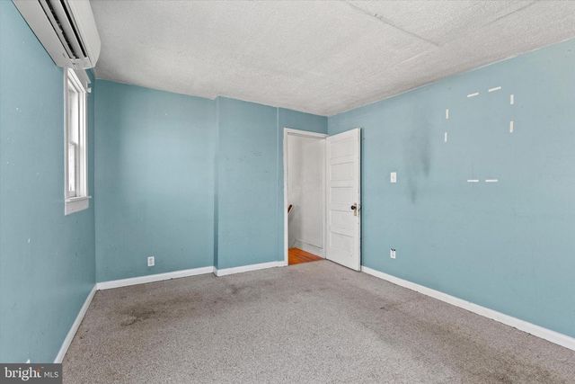 18 S CHARLES ST, Dallastown, PA 17313