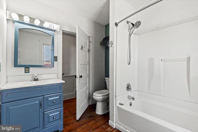 18 S CHARLES ST, Dallastown, PA 17313