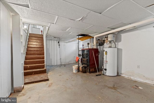 18 S CHARLES ST, Dallastown, PA 17313