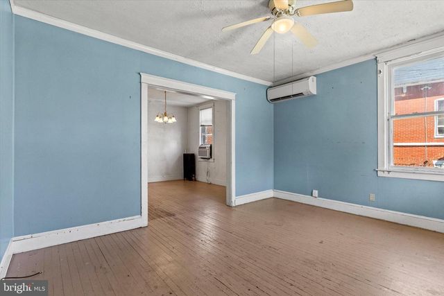 18 S CHARLES ST, Dallastown, PA 17313