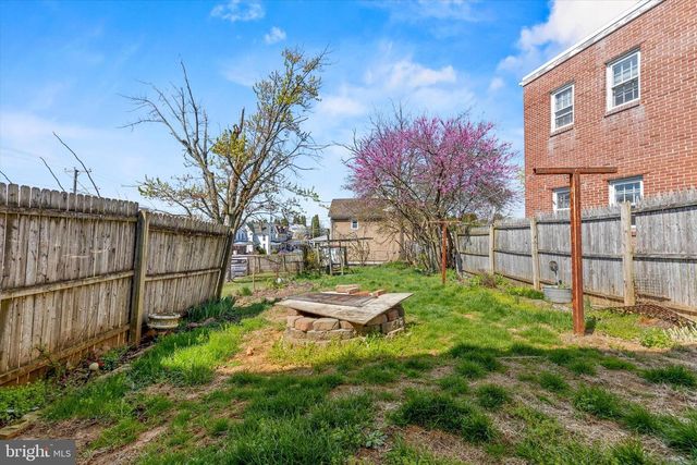 18 S CHARLES ST, Dallastown, PA 17313