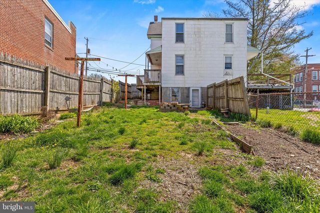 18 S CHARLES ST, Dallastown, PA 17313