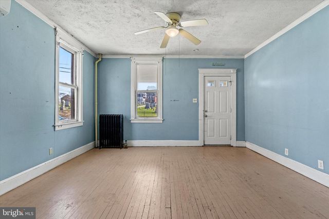 18 S CHARLES ST, Dallastown, PA 17313