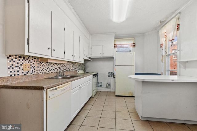 18 S CHARLES ST, Dallastown, PA 17313