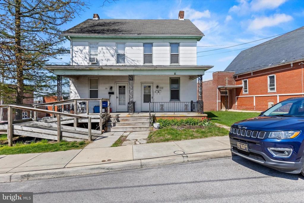 18 S CHARLES ST, Dallastown, PA 17313