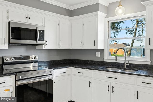 6 CHARLES ST, Luray, VA 22835