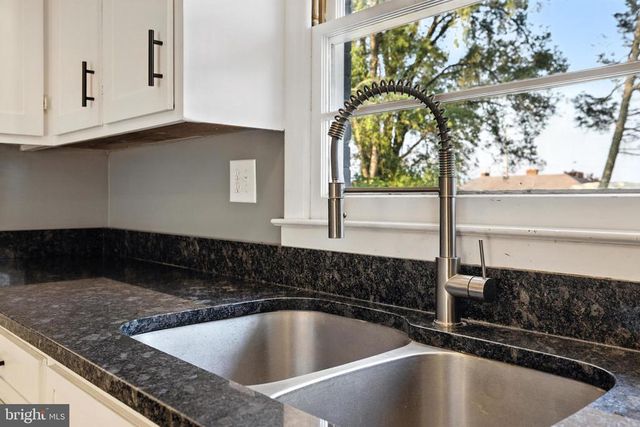 6 CHARLES ST, Luray, VA 22835