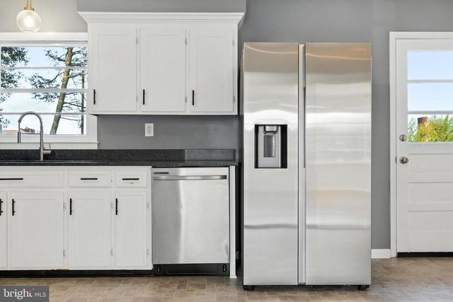 6 CHARLES ST, Luray, VA 22835