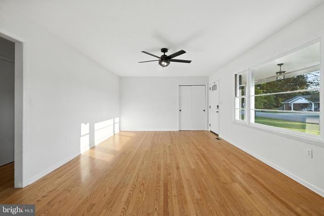 6 CHARLES ST, Luray, VA 22835