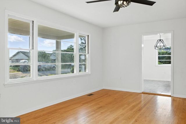 6 CHARLES ST, Luray, VA 22835