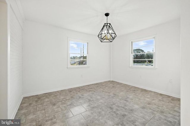 6 CHARLES ST, Luray, VA 22835