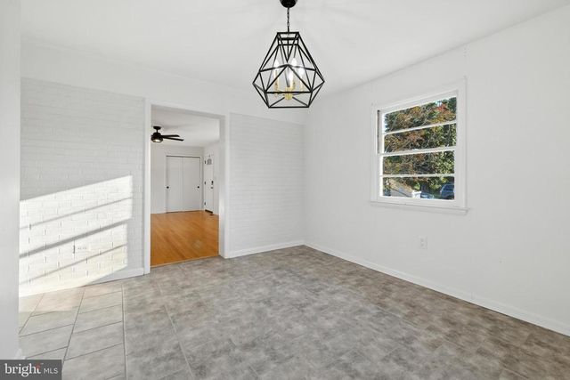 6 CHARLES ST, Luray, VA 22835