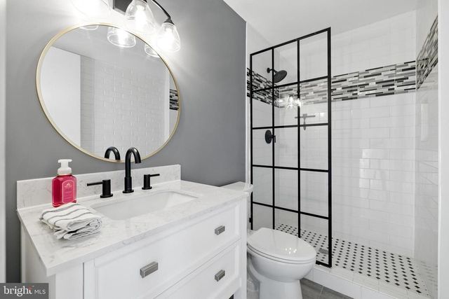 6 CHARLES ST, Luray, VA 22835