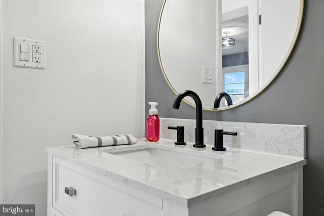 6 CHARLES ST, Luray, VA 22835