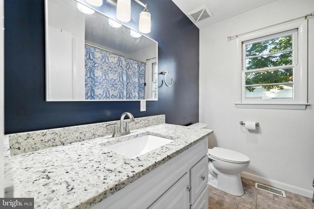 6 CHARLES ST, Luray, VA 22835