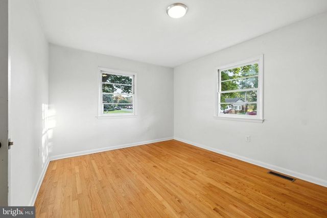 6 CHARLES ST, Luray, VA 22835