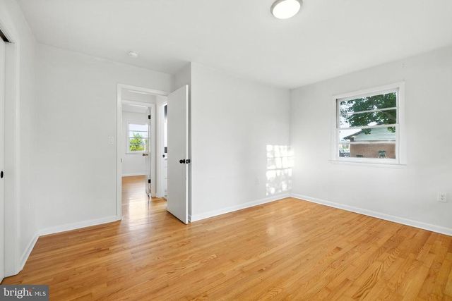 6 CHARLES ST, Luray, VA 22835