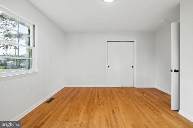 6 CHARLES ST, Luray, VA 22835