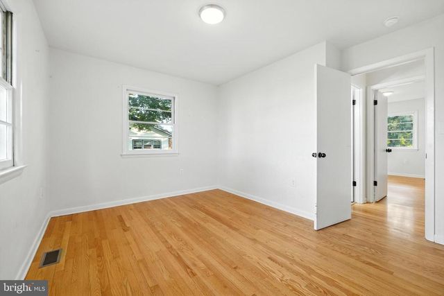 6 CHARLES ST, Luray, VA 22835