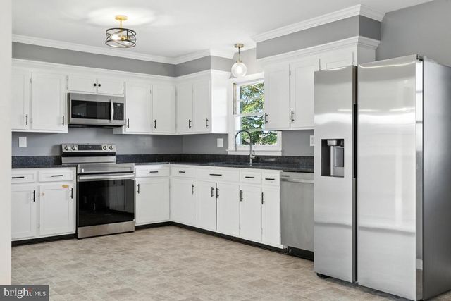 6 CHARLES ST, Luray, VA 22835