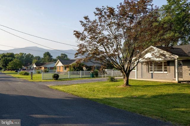 6 CHARLES ST, Luray, VA 22835