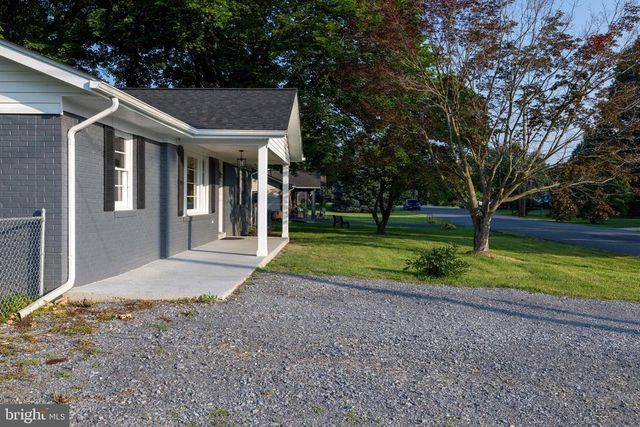 6 CHARLES ST, Luray, VA 22835